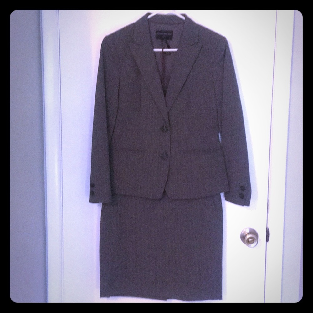Perfect Job interview suit. Go get that job!